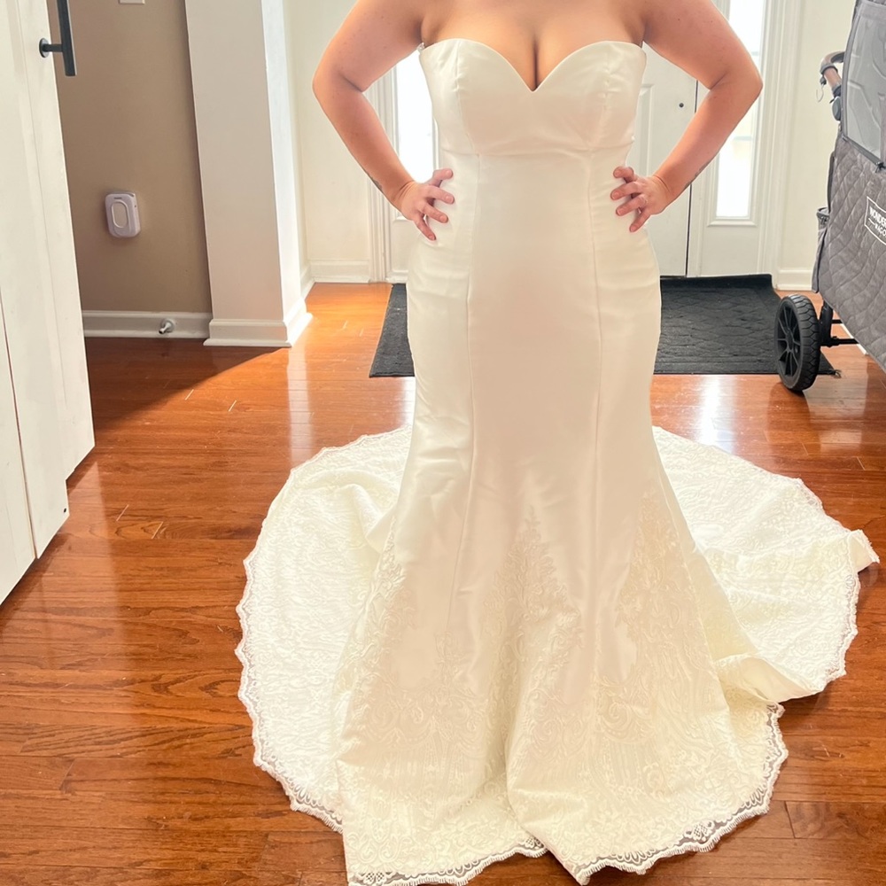 Allure wedding dress brand new
